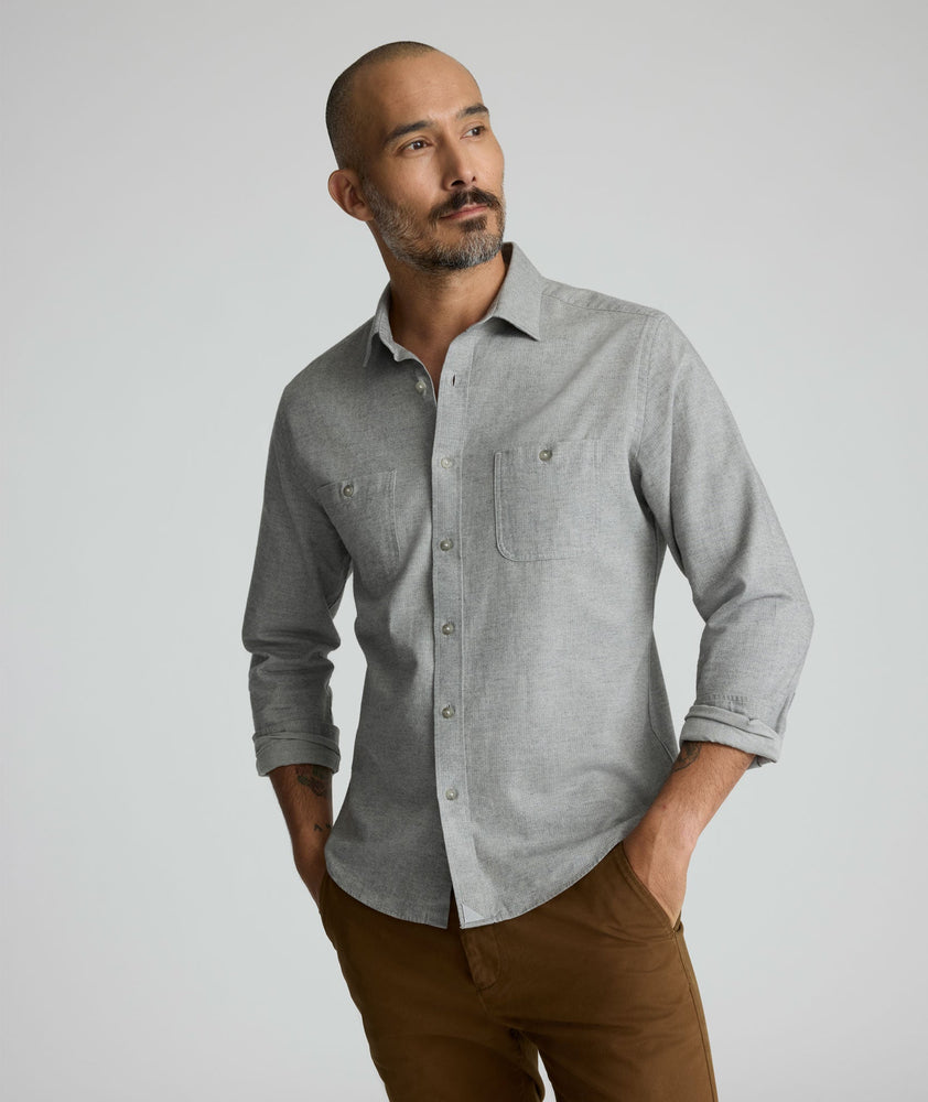 Model is wearing UNTUCKit Hemsworth in light gray.