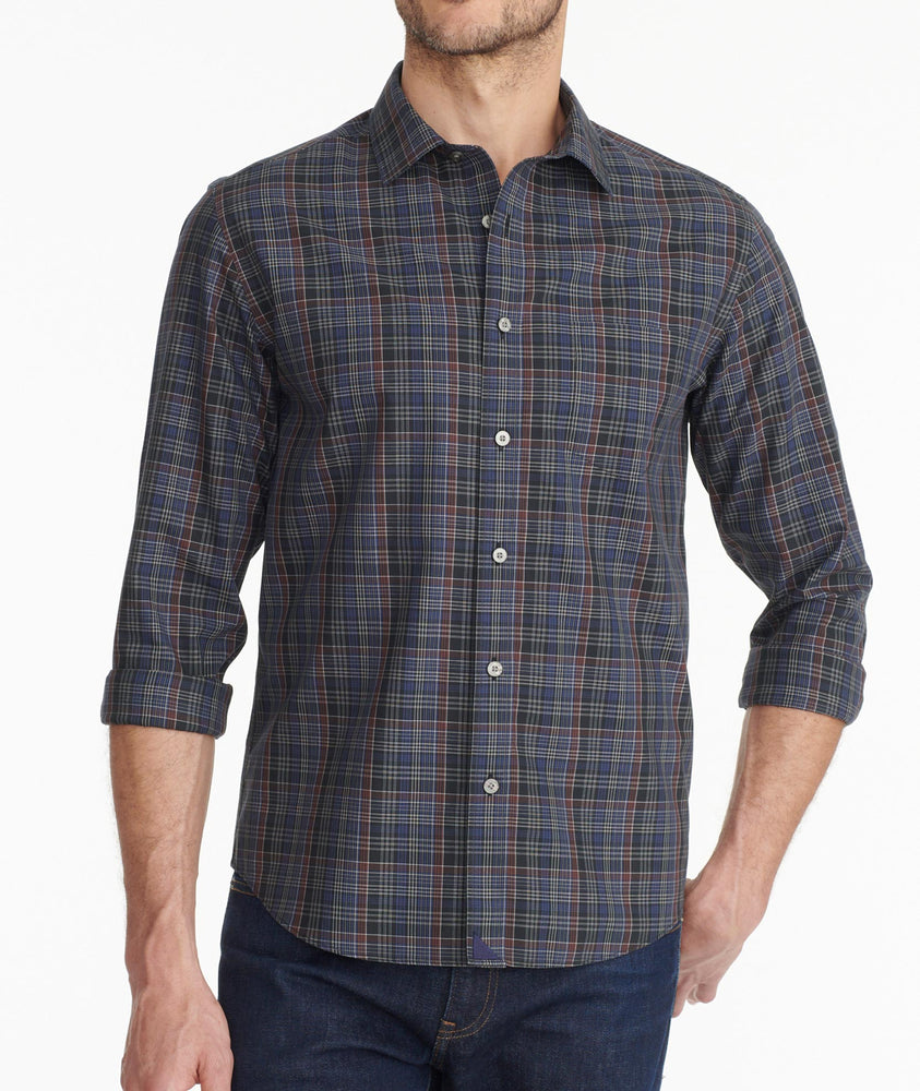 Model weating a Navy Wrinkle-Free Cordero Shirt