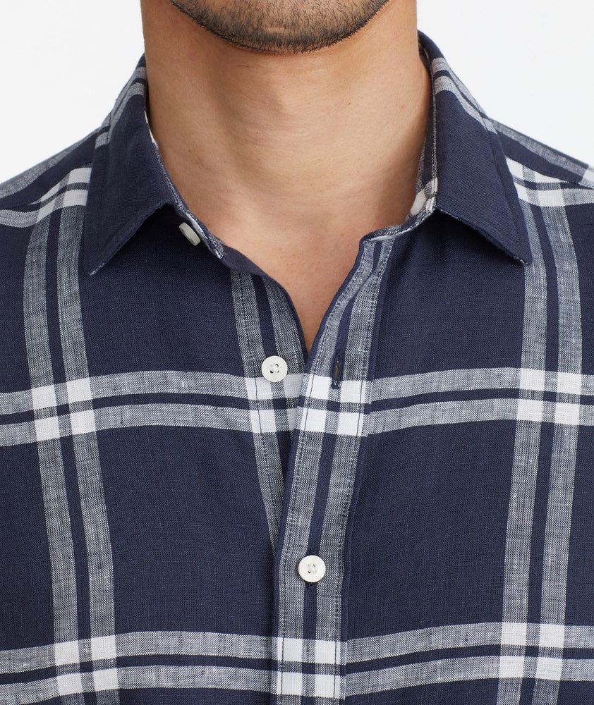 Model wearing a Navy Ovada WR - Navy