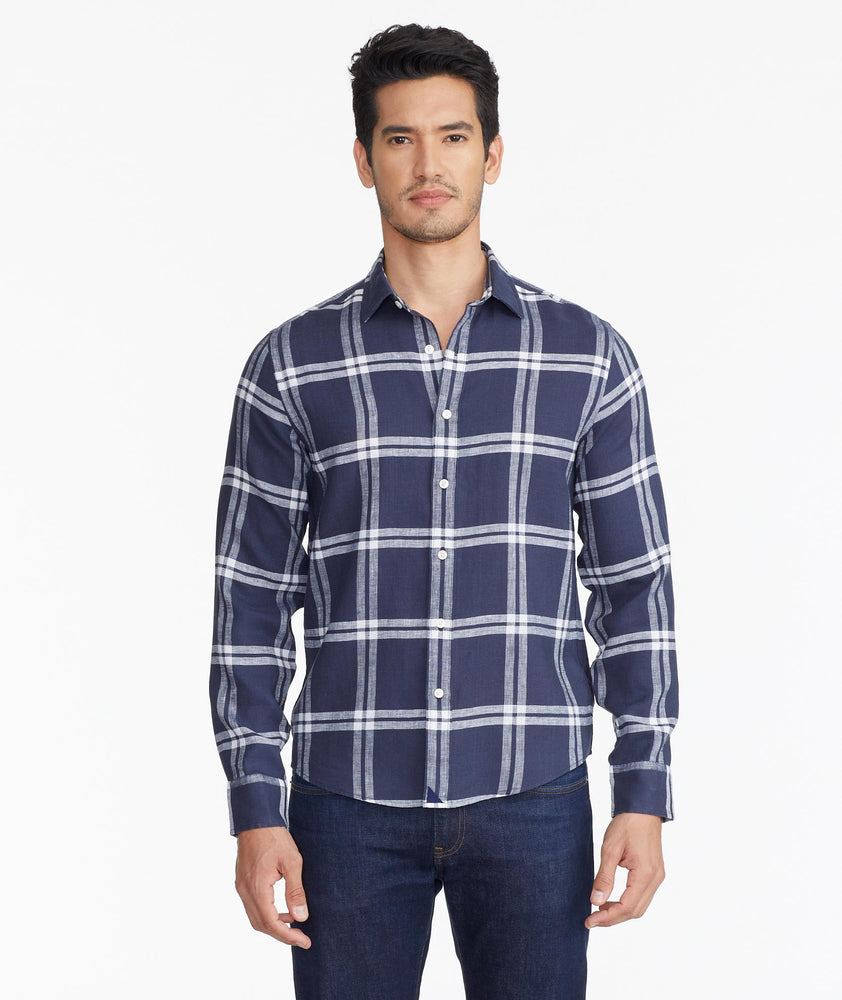 Model wearing a Navy Ovada WR - Navy