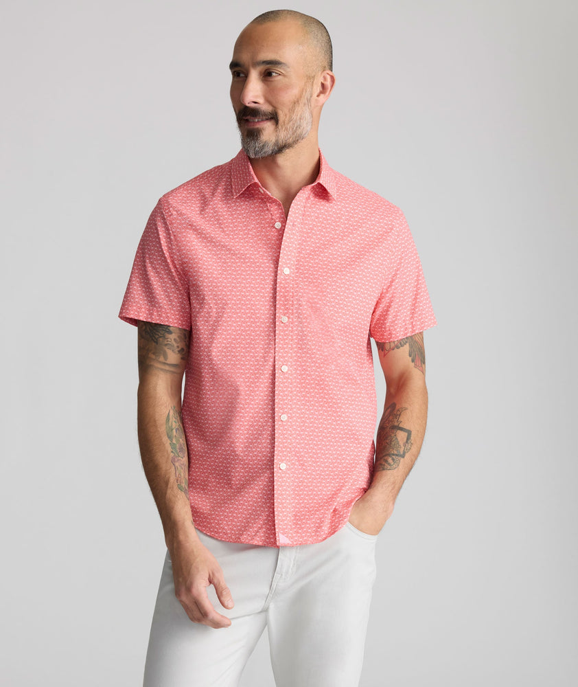 Model is wearing UNTUCKit Performance Short-Sleeve Arundel Shirt in Red Crab Print.