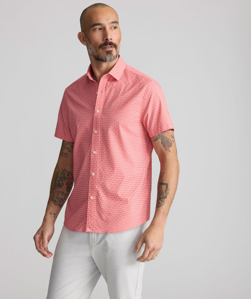 Model is wearing UNTUCKit Performance Short-Sleeve Arundel Shirt in Red Crab Print.