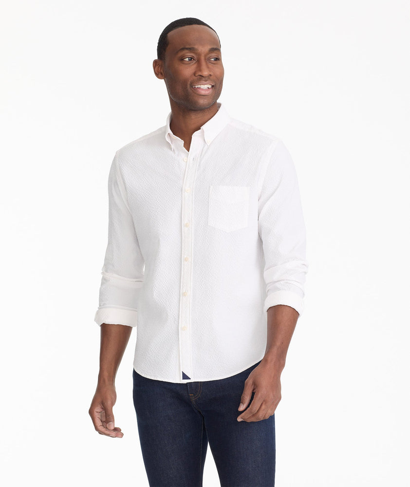 Model is wearing UNTUCKit Cadwell Seersucker shirt in white.