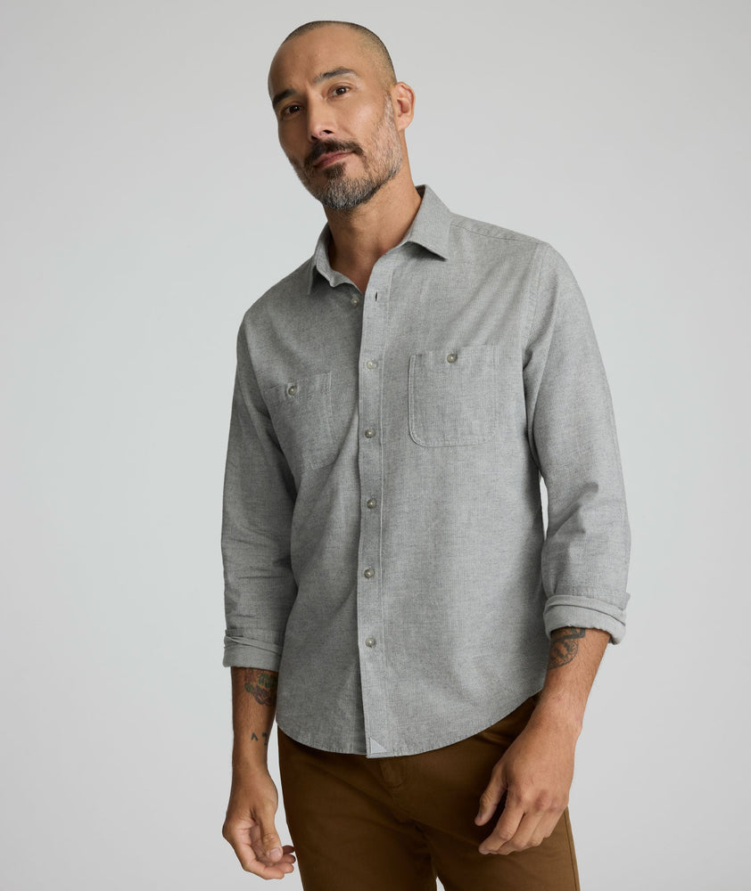 Model is wearing UNTUCKit Hemsworth in light gray.
