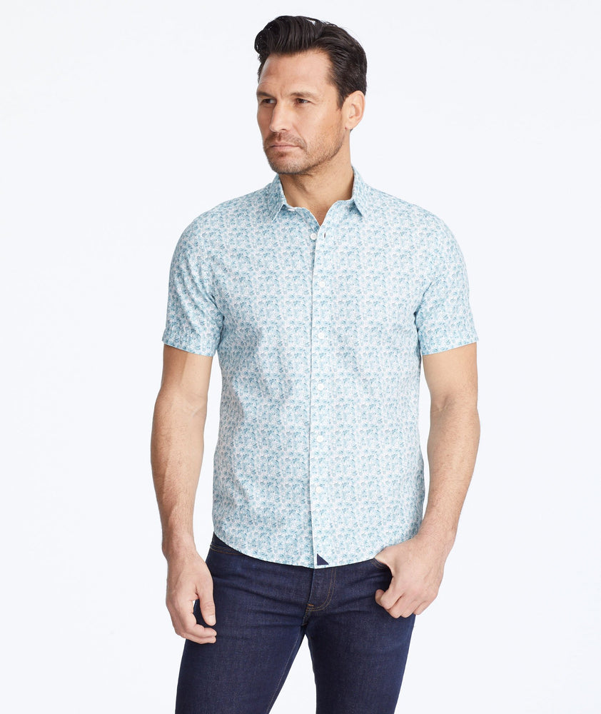Model wearing a Green Classic Cotton Short-Sleeve Pasaeli Shirt